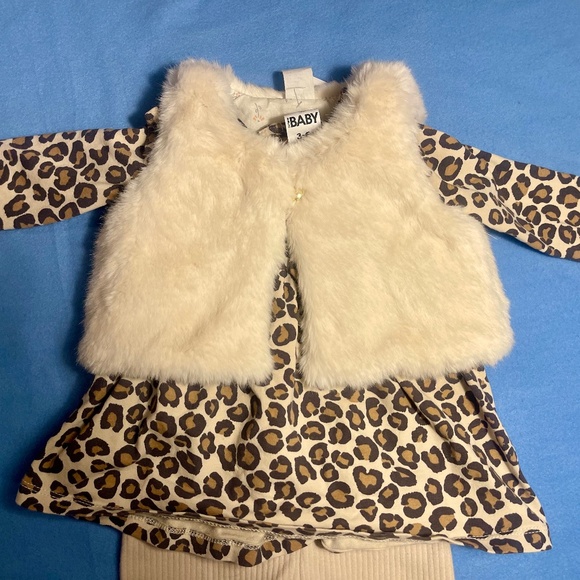 I-Baby 3-Piece Set, NWT, Animal Print Top w/Faux Fur Vest, 6 mos, Comes w/ Bow - Picture 2 of 9